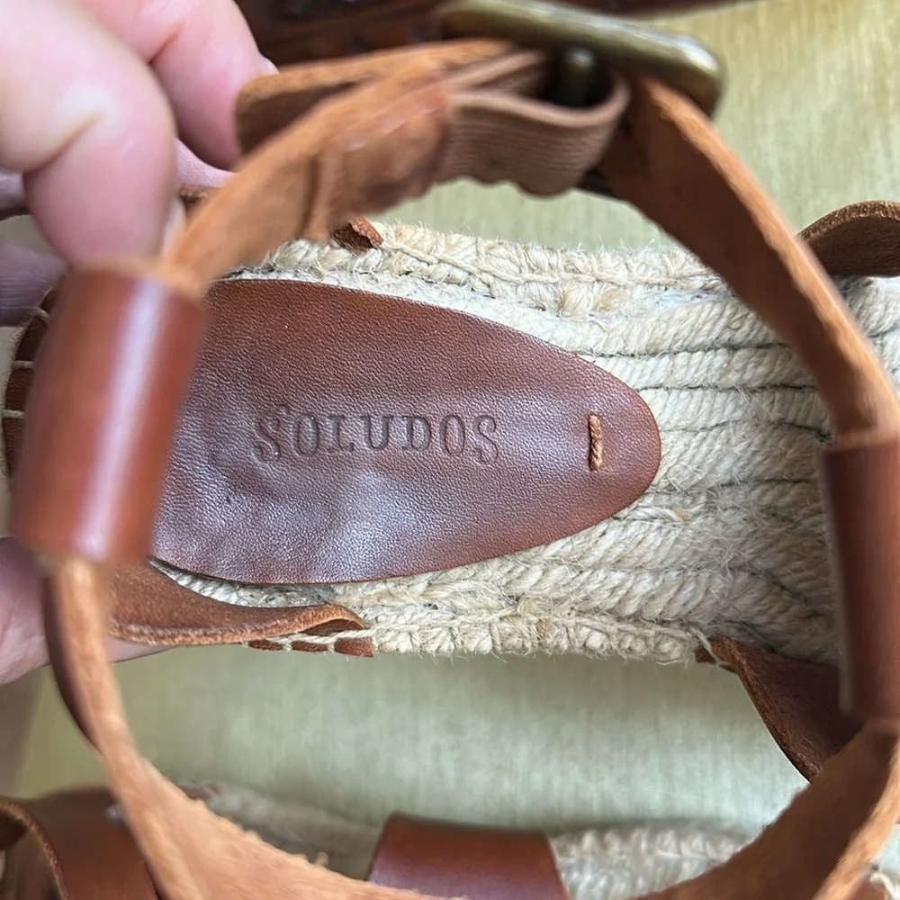 Soludos step out